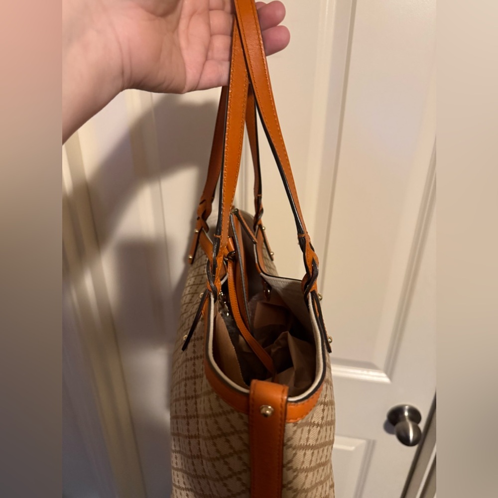 Gorgeous Gucci, Very Clean, Diamanté Large Shoulder Bag, with Built in Pouch. - Picture 13 of 15